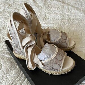 Coach Page Wedge in Recycled Signature Jacquard, Stone/Chalk. Size 5